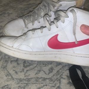 hot pink nike blazers